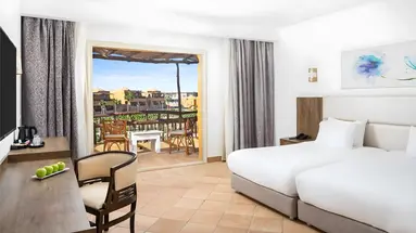 Pokój gościnny z tarasem w Pickalbatros Vita Resort Portofino