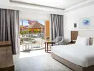 Wnętrze pokoju z tarasem w Pickalbatros Vita Resort Portofino
