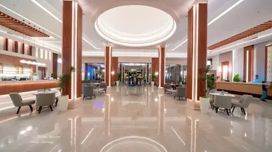 Wnętrze lobby w Pickalbatros Vita Resort Portofino