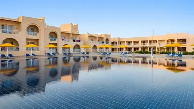 Basen przy hotelu Pickalbatros Vita Resort Portofino