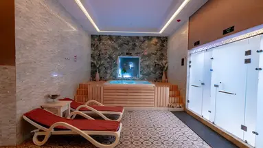 Strefa wellness z jacuzzi w Pickalbatros Vita Resort Portofino