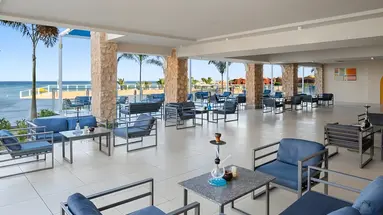 Taras wypoczynkowy w Pickalbatros Vita Resort Portofino