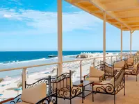 Taras z widokiem na plażę Pickalbatros Vita Resort Portofino