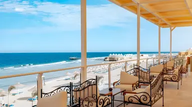 Taras z widokiem na plażę Pickalbatros Vita Resort Portofino