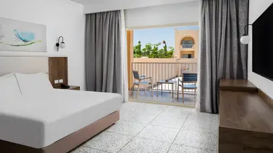 Pokój gościnny z balkonem w Pickalbatros Vita Resort Portofino