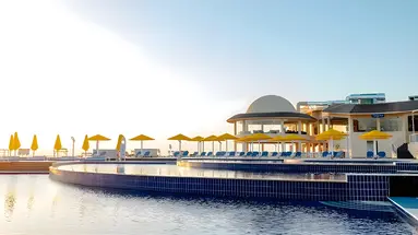 Basen przy hotelu Pickalbatros Vita Resort Portofino