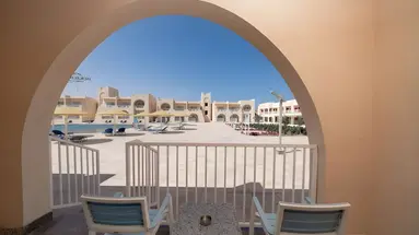 Taras pokoju z widokiem na Pickalbatros Vita Resort Portofino