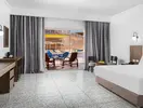 Wnętrze pokoju gościnnego w Pickalbatros Vita Resort Portofino