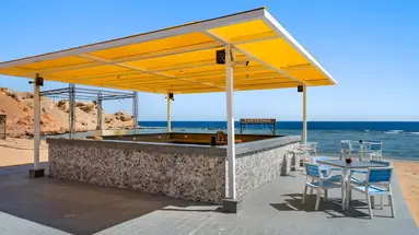 Bar na plaży w Pickalbatros Vita Resort Portofino
