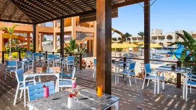 Taras restauracyjny w Pickalbatros Vita Resort Portofino