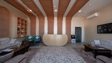 Wnętrze strefy wypoczynkowej w Pickalbatros Vita Resort Portofino