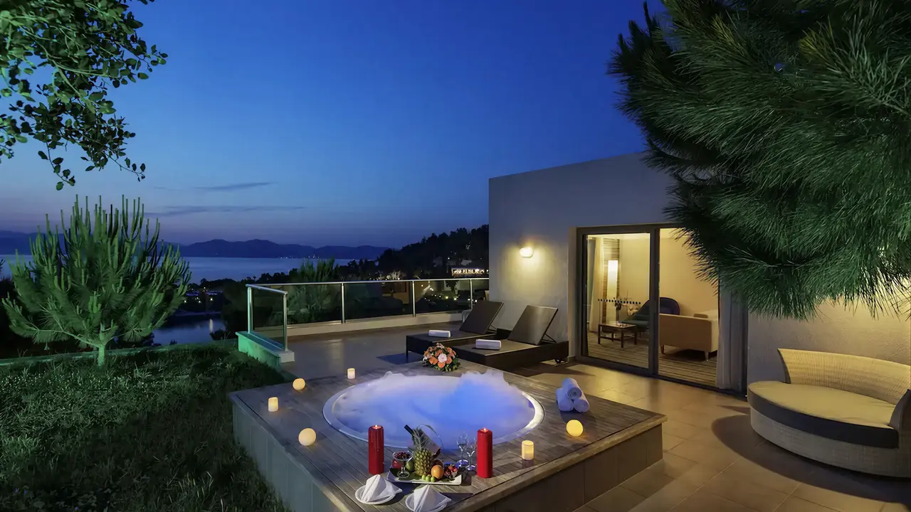 Prywatny taras z jacuzzi w Pine Bay Holiday Resort