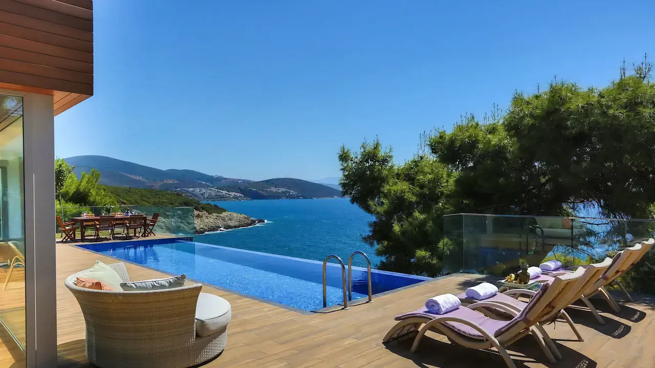 Prywatny basen i taras w Pine Bay Holiday Resort