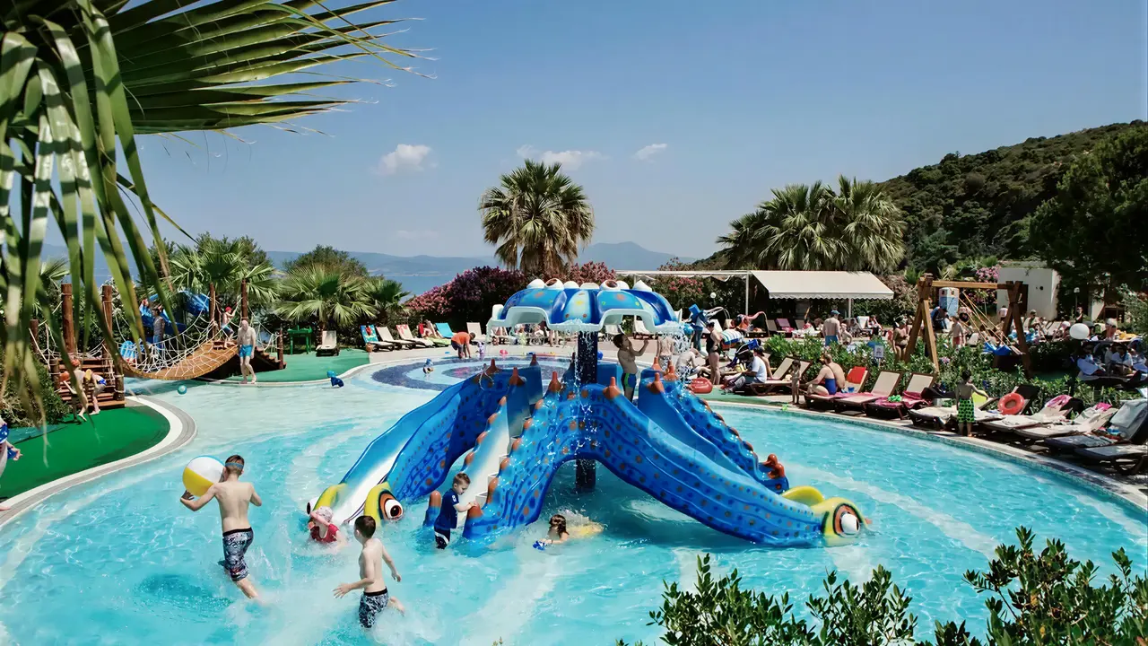 Zjeżdżalnie wodne dla dzieci w Pine Bay Holiday Resort