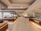 Bufet z jedzeniem w hotelu Pine Bay Holiday Resort