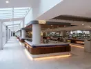 Bufet z jedzeniem w Pine Bay Holiday Resort