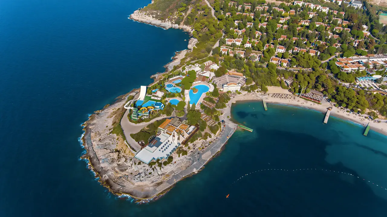 Widok z lotu ptaka na kompleks Pine Bay Holiday Resort