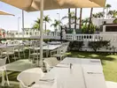Restauracja na świeżym powietrzu w Playa Bonita