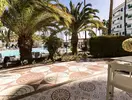 Basen i teren wypoczynkowy w Playa Bonita