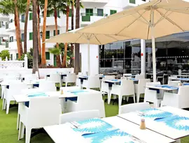 Restauracja na świeżym powietrzu w Playa Bonita