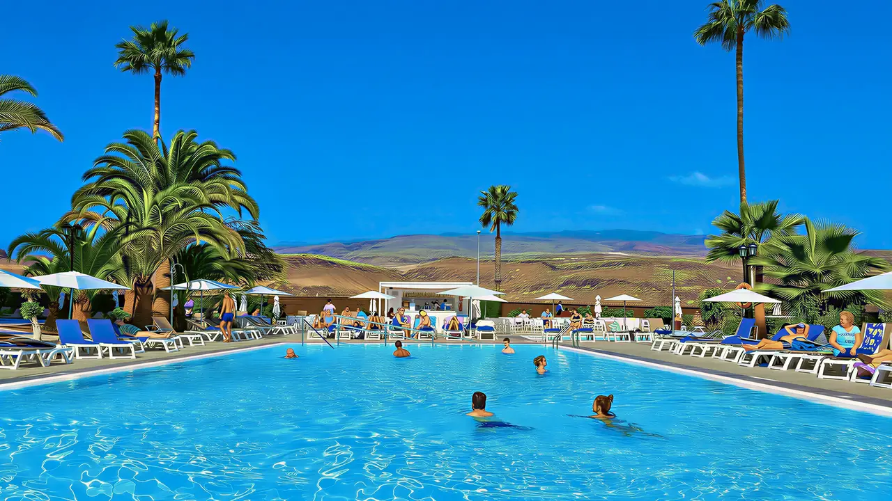 Basen z leżakami w Playa Bonita