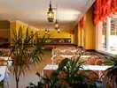 Restauracja w Playacalida z nakrytymi stołami