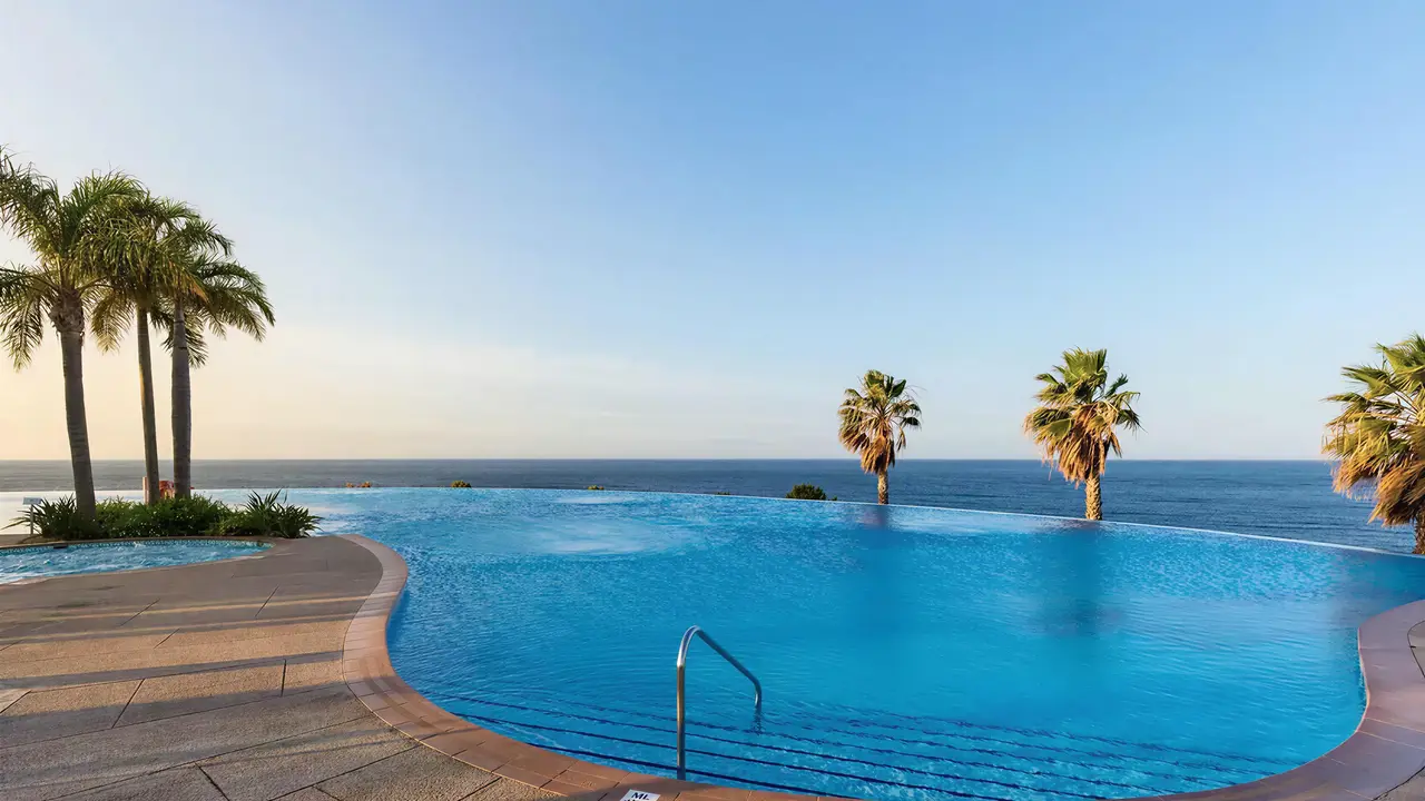 Basen typu infinity w Playacalida