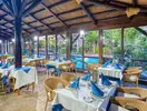 Restauracja w Playacalida z nakrytymi stołami