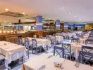 Restauracja w Playacalida z nakrytymi stołami