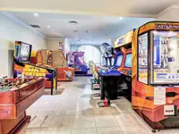 Sala gier w Playacalida z automatami