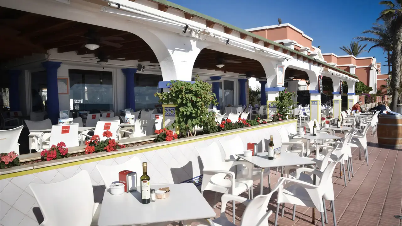 Restauracja na zewnątrz w PlayaCapricho