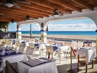 Restauracja PlayaCapricho z widokiem na plażę
