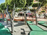 Pole do minigolfa w PlayaCapricho