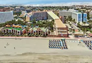 Widok na kompleks PlayaCapricho i plażę
