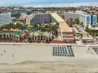 Widok na kompleks PlayaCapricho i plażę