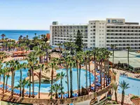 Widok na kompleks i baseny Playasol SPA