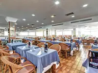 Restauracja w Playasol SPA z nakrytymi stołami