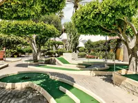Pole do minigolfa w hotelu Playasol SPA
