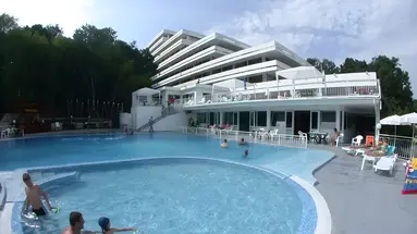Basen przy hotelu Pliska