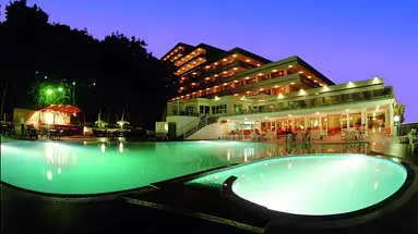 Basen przy hotelu Pliska