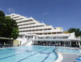 Basen przy hotelu Pliska