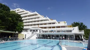 Basen przy hotelu Pliska