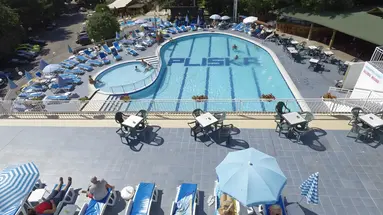 Basen przy hotelu Pliska