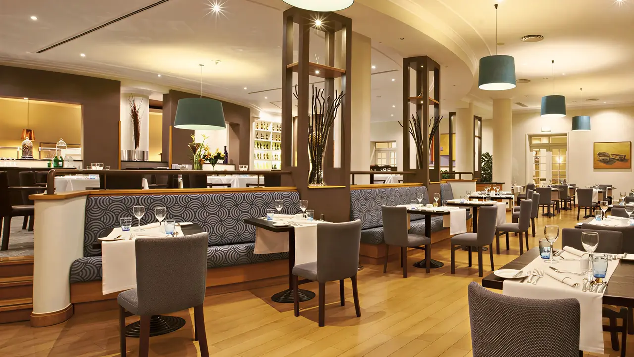 Elegancka restauracja w hotelu Porto Santa Maria
