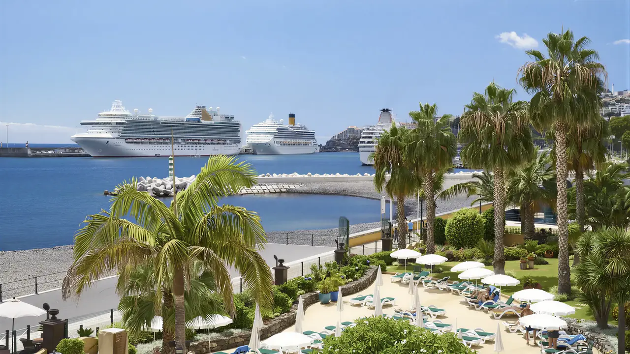 Widok na kompleks Porto Santa Maria i port
