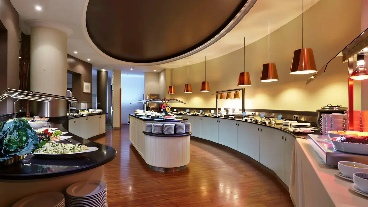 Bufet z jedzeniem w hotelu Porto Santa Maria