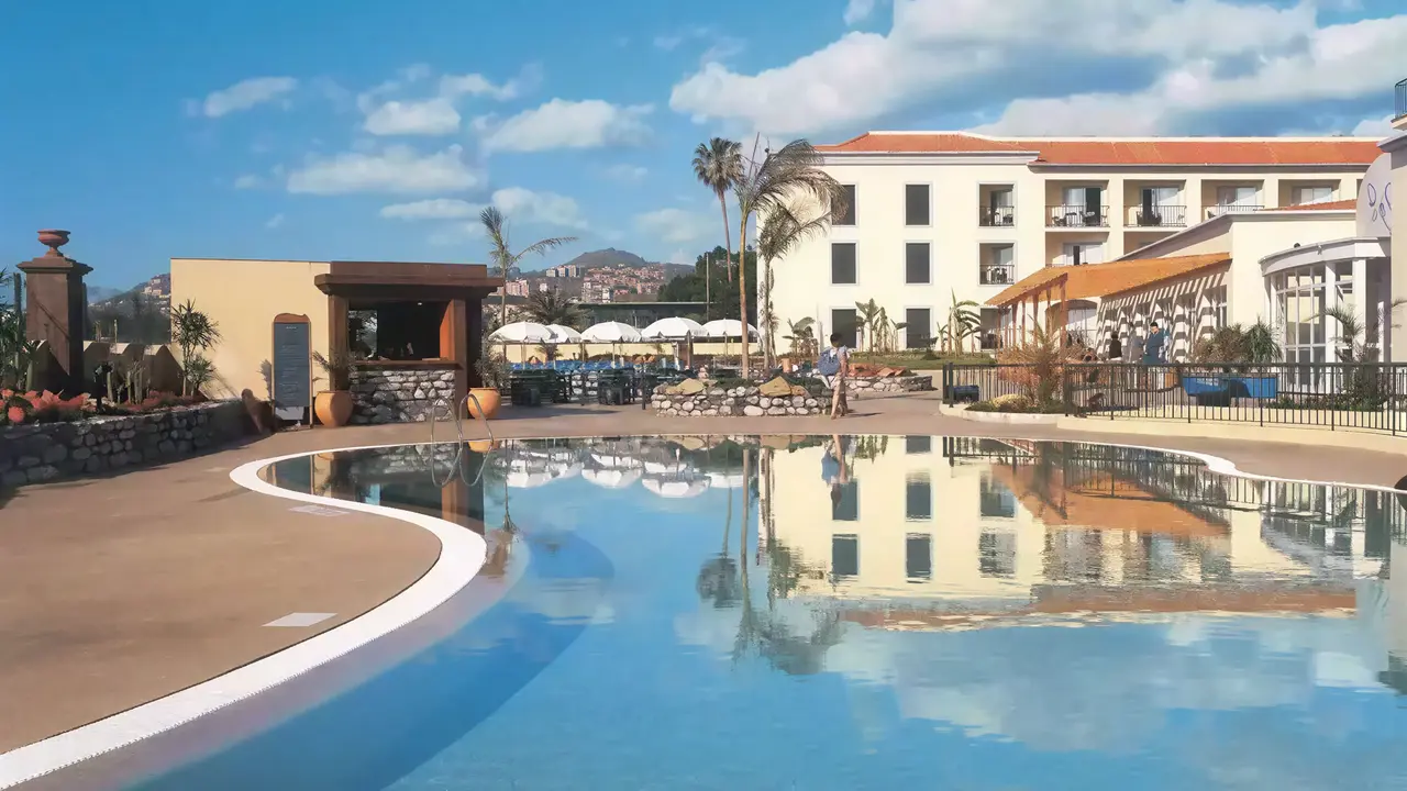 Basen zewnętrzny w obiekcie Porto Santa Maria