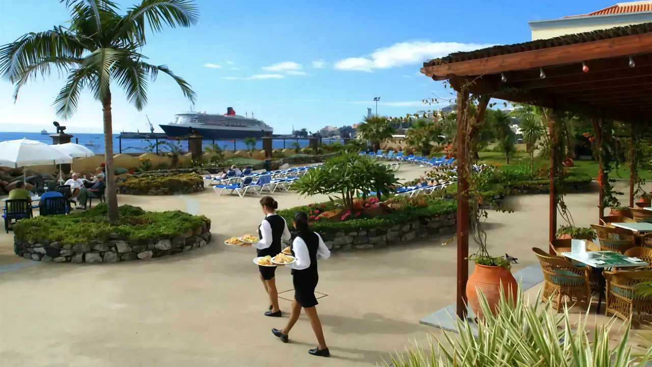 Obsługa kelnerska w restauracji Porto Santa Maria