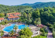 Widok na kompleks budynków i baseny Poseidon Sea Resort