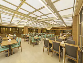 Restauracja w Poseidon z ustawionymi stolikami